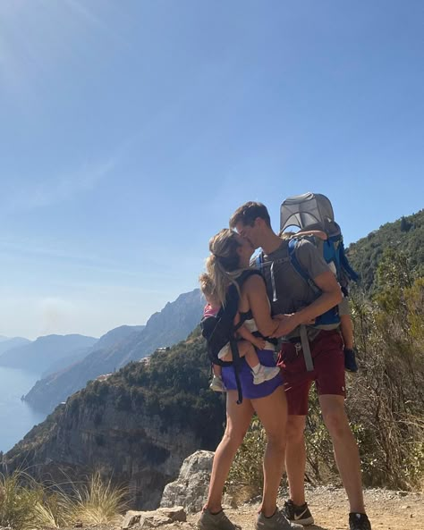 Cute Family Goals Couple, Family Things To Do, Dream Family Life, Granola Family, Parents Goals, Hiking Family, Family Hike, Camping Family, Adventure Family