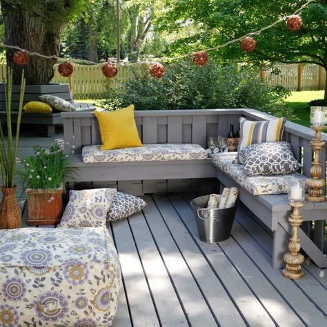 20+ Ideas for "Deck-orating" Your Back Deck on a Budget! :: Hometalk Back Deck Ideas On A Budget, Patio Chico, Veranda Design, Backyard Ideas On A Budget, Porch Colors, Outdoor Benches, Back Deck Decorating, Small Deck Decorating Ideas, Pergola Design