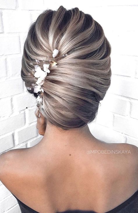 55 Amazing updo hairstyle with the wow factor - braided updo hairstyle ,swept back bridal hairstyle ,updo hairstyles ,wedding hairstyles #weddinghair #hairstyles #updo Sanggul Modern, Bride Updo, Mother Of The Bride Hair, Bridal Hair Updo, Elegant Wedding Hair, Wedding Hair Inspiration, Bridal Updo, Penteado Cabelo Curto, Wedding Hairstyles Updo