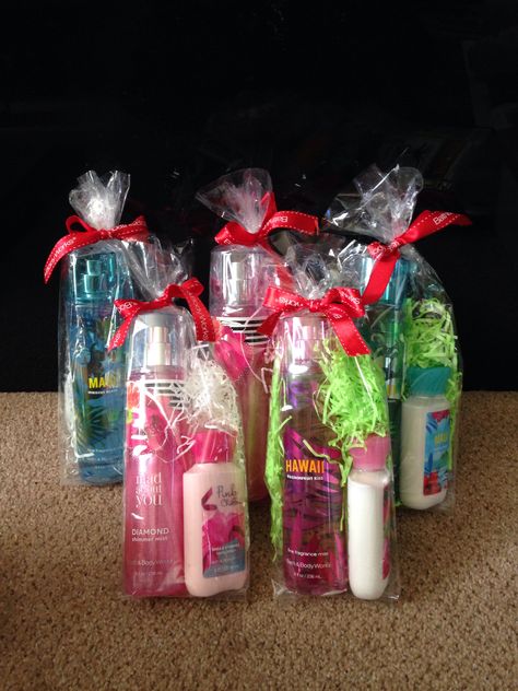 Bath Body Works Gift Ideas, Teacher Appreciation Gifts Spa Theme, Bath And Body Work Gift Basket Ideas, How To Wrap Bath And Body Works Products, Bath And Body Gift Ideas, Aesthetic Goody Bags, Bath And Body Works Gift Baskets, Bath And Body Works Gift Ideas, Bath And Body Works Basket