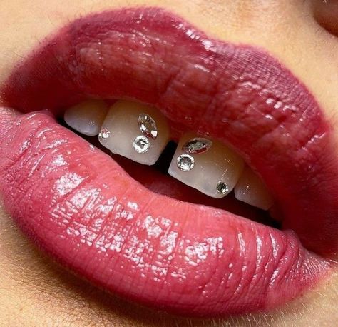 Teeth Gaps Aesthetic, Teeth Gems, Pretty Teeth, Dental Jewelry, Grillz Teeth, Diamond Teeth, Tooth Gems, Gap Teeth, Grills Teeth