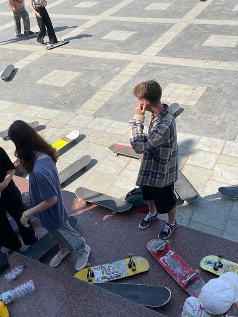 Skateboarding Aesthetic, Skate Vibes, Skate Fits, Skate Aesthetic, Skateboard Aesthetic, Skater Vibes, Skateboard Photography, Skater Boys, Skater Aesthetic