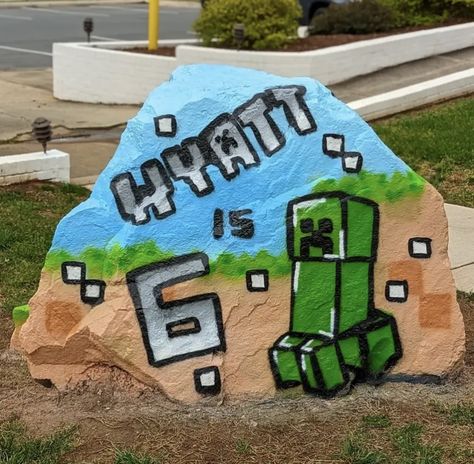 Spirit Rock Painting Ideas School, Spirit Rock Painting Ideas, Minecraft School, Rock Painting Ideas, Rock Ideas, 10th Birthday, School Spirit, Rock Painting, Painting Ideas