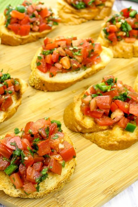 Mexican Bruschetta Mexican Bruschetta, Bruschetta Recipe, Pepper Powder, Red Pepper, Red Peppers, A Bowl, Cilantro, Appetizer Recipes, Tomatoes