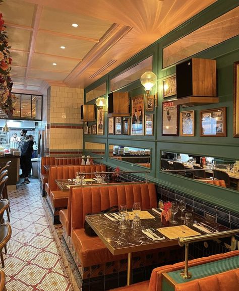 Diner Interior Design Retro, Modern Vintage Restaurant Interior, Modern Diner Interior, Black Ceiling Cafe Interiors, 1960s Restaurant Interior, Mid Century Restaurant Design, Retro Banquette, Modern Diner Aesthetic, 60s Restaurant Interior