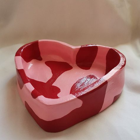 Joyero de arcilla en forma de corazón, color rojo y rosado Alajeros Ideas, Collage Craft, Pretty Crafts, Clay Diy Projects, Ceramics Pottery Art, Diy Clay Crafts, Art Appreciation, Essential Bag, Art Tutorials Drawing