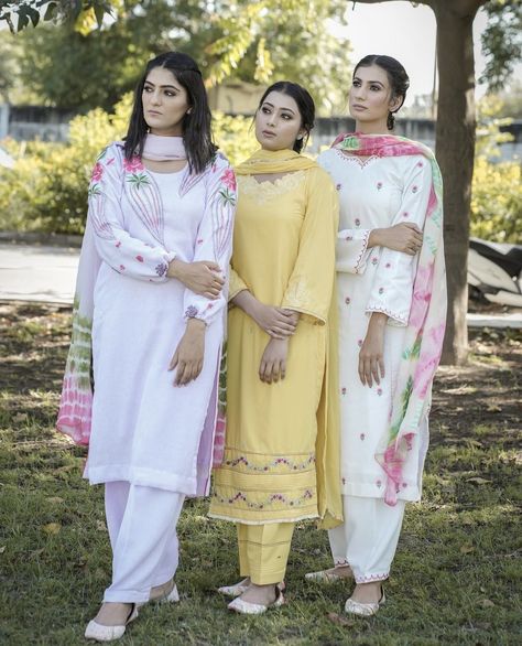 Simple Punjabi Suits For Summer, New Punjabi Suit Design 2023, Summer Punjabi Suits Cotton, Lace Suits, Punjabi Fashion Suits Boutiques, Punjabi Boutique, Suit Neck, Punjabi Suits Designer Boutique, Women Suits Wedding