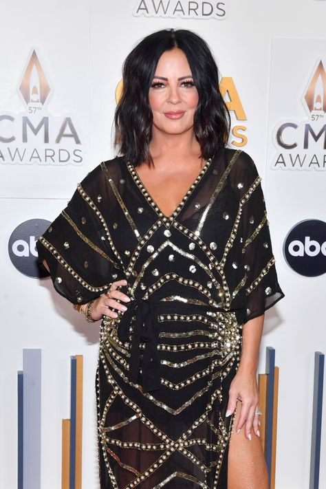 Sara Evans Attends 2023 CMA Awards With Daughter Audrey: Pic Sara Evans Hair, Sara Lynn, Sara Evans, Cma Awards, Luke Bryan, Floor Length Gown, Black Gown, Poses For Photos, Proud Mom