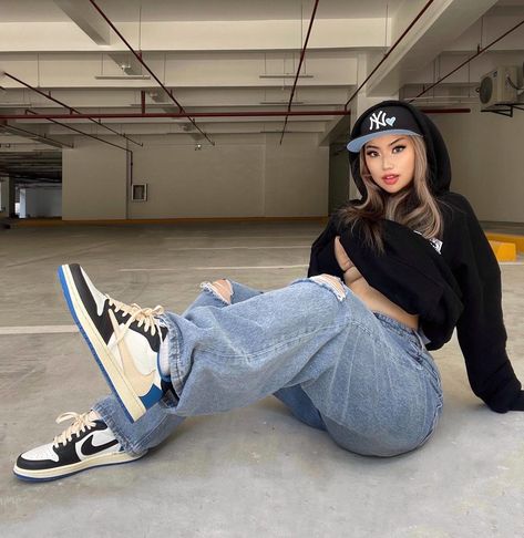 Womens Street Style, Travis Scott Jordan 1, Nike X Travis Scott, Hypebeast Fashion, High Fashion Trends, African Wedding Attire, Tomboy Style Outfits, Trendy Fashion Outfits, My Shoes