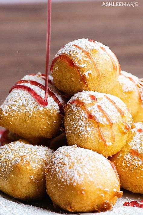 Deep Fried Fruit, Fried Strawberry Cheesecake, Deep Fried Foods Easy, Deep Fried Finger Foods, Deep Fried Strawberry Cheesecake, Fried Cheesecake Balls, Deep Fried Cheesecake Bites, Deep Fried Sweets, Fried Dessert Recipes