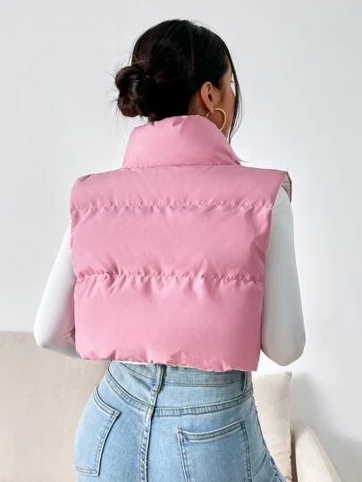 Vest Outfits Aesthetic, Pink Jacket Outfit, Cropped Jacket Outfit, Puffer Vest Outfit, Classy Looks, Puffer Jacket Outfit, Jacket Outfit Women, Sleeveless Puffer, Girly Style