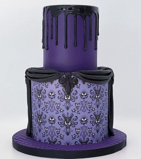 Bake Your Cake Supplies on Instagram: “Gracias por la confianza @juanscakeparadise Disney’s Haunted Mansion Cake for all of my Disney fans out there! Completely edible! Thank…” Haunted Mansion Cake, Mansion Wallpaper, Halloween Wedding Cakes, Haunted Mansion Wallpaper, Haunted Mansion Halloween, Disney Cake, Halloween Movie Night, Wallpaper Print, The Haunted Mansion