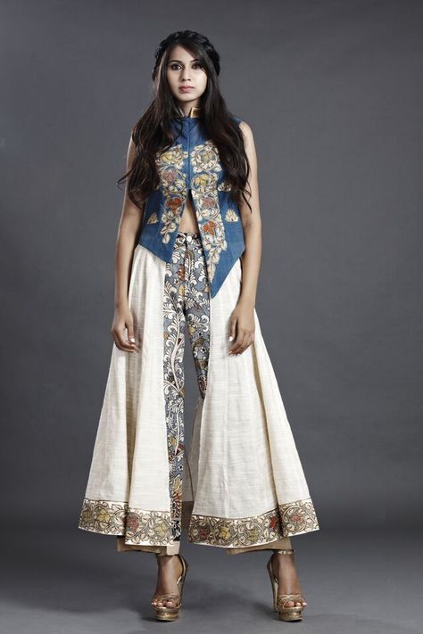 Kalamkari Outfits, Kalamkari Dresses Design, Indowestern Fashion, Kalamkari Dress, Kalamkari Dresses, Cotton Kurti Designs, Designer Party Wear Dresses, Stylish Party Dresses, Party Wear Indian Dresses