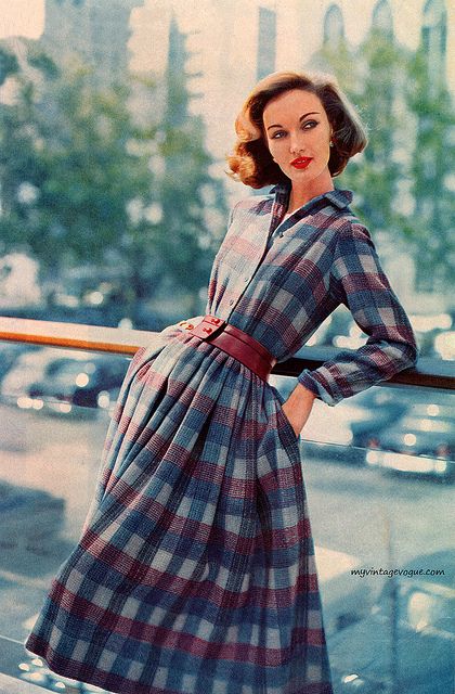 Ladies Home Journal Oct 1957    Evelyn Tripp wearing Anne Fogarty Ladies Home Journal, Vestidos Retro, Home Journal, Fifties Fashion, Look Retro, Fashion 1950s, Shirtwaist Dress, Vestidos Vintage, Vintage Vogue