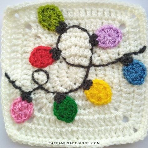 12 Crochet [Small & Cute] Christmas Appliques – Free Pattern Collection Crochet Christmas Lights, Christmas Applique Patterns, Granny Square Haken, Granny Square Crochet Patterns Free, Crocheting Patterns, Crochet Blanket Designs, Christmas Applique, Diy Bricolage, Crochet Quilt