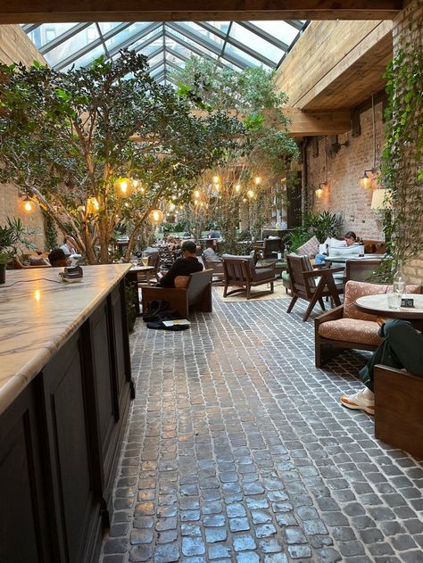 Restaurant Courtyard Design, Courtyard Restaurant Design, Sunroom Restaurant, Greenhouse Cafe Design, Greenhouse Coffee Shop, Restaurant Conservatory, Indoor Garden Cafe, Conservatory Cafe, Green House Restaurant