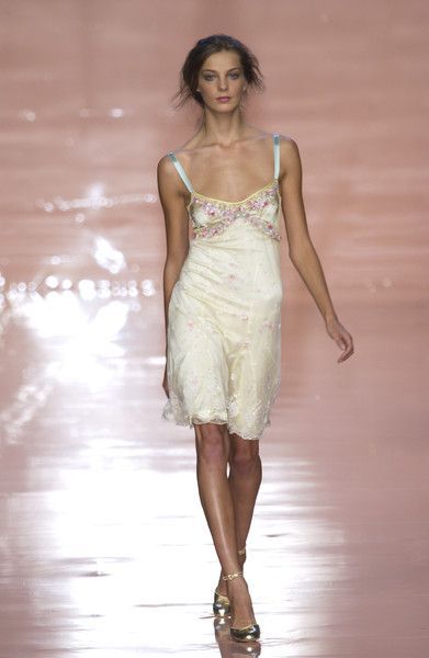 Blumarine 2004, 2004 Runway, Runway Fashion Couture, Runway Outfits, Model Aesthetic, Grad Dresses, Runway Pictures, Fashion Design Clothes, Runway Models