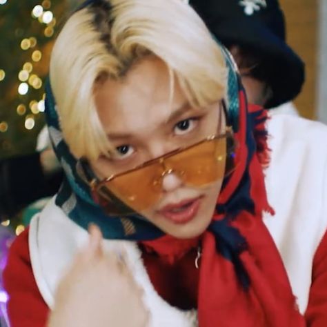 Felix Christmas Pfp, Felix Skz Christmas, Felix Stray Kids Christmas, Felix Christmas Icon, Felix Christmas Eve, Skz Christmas Icons, Kpop Christmas Icons Stray Kids, Christmas Evel Skz, Christmas Evel Stray Kids