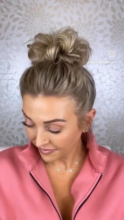 Messy Bun For Layered Medium Hair, Quick Messy Bun Tutorial Medium, Best Messy Bun Tutorial, Medium Length Messy Bun Tutorial, Easy Messy Bun For Short Hair, Messy Bun For Fine Hair, Quick Messy Bun Tutorial, Messy Bun Tutorial For Medium Hair, Messy Hair Bun Tutorial