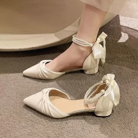 Wedding Shoes Chunky Heel, Pointed Sandals, Pretty Heels, Pretty Shoes Sneakers, Shoes Heels Classy, Bridal Shoes Flats, Heels Classy, Girly Shoes, Aesthetic Shoes