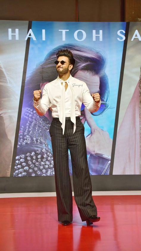 Sagan Dress, Ranveer Singh Fashion, Deepika Ranveer, Iphone Wallpaper Quotes Love, Ranveer Singh, Bollywood Actors, Mens Casual, Mens Casual Outfits, Wallpaper Quotes