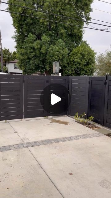 Alumission on Instagram: "Aluminum corner sliding gate by Alumission. Made in USA 🇺🇸 all aluminum powder coat driveway gate #Alumission #moderngate #diygate #aluminumgate #moderngatedesign #drivewaygates #slidinggate" Sliding Fence Gate, Exterior Fence, Driveway Gate Diy, House Front Gate, Aluminum Driveway Gates, Driveway Fence, Seasons Changing, Backyard Gates, Composite Fencing