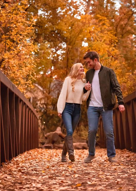 Couple on bridge. Engagement Bridge Pictures Ideas Couple, Family Photo On Bridge, Fall Photography Couples, Fall Photoshoot For Couples, Covered Bridge Engagement Photos, Fall Family Photos By Lake, Couple Photoshoot Bridge, Couples Photoshoot On Bridge, Couples In Autumn