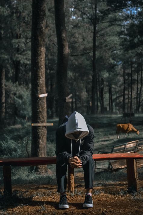 #aestetic #hutan Pinus #foto duduk sendiri #foto cowok aestetic #cowok Jindagi Pic, Joker Photos, Prayer Pictures, Fb Profile Photo, Couple Wallpaper Relationships, City Life Photography, Aesthetic Poses, Breakup Picture, Cool Pictures For Wallpaper