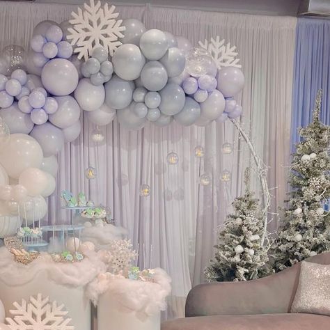 Lorena on Instagram: "❄️winter wonderland ❄️ #winterwonderland #winterwonderlandbabyshower #chicagoballoons #chicagoballoondecor #chicagoballoonartist #chicagoballoondecor" Winter Wonderland School Hallway, Winter Wonderland Balloon Arch, Winter Wonderland Balloons, Sweet 16 Winter, Winter Wonderland Christmas Party, Winter Wonderland Birthday Party, 60th Bday, Winter Wonderland Birthday, Quinceanera Planning