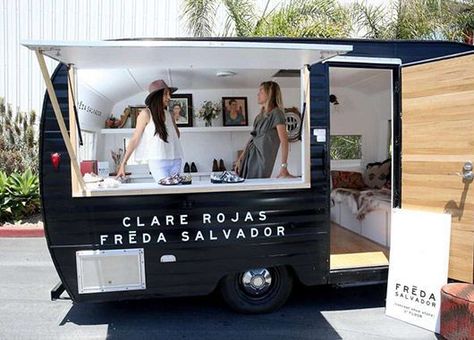 pop-up shoe store - ‘Freda Salvador’ is a footwear brand that has been showcasing its products inside a mobile pop-up shoe store rather than opting for a t... Food Truck Design Interior, Kombi Food Truck, Food Truck Interior, Foodtrucks Ideas, Mobile Coffee Shop, Fashion Truck, Mobile Store, Deco Studio, Mobile Business