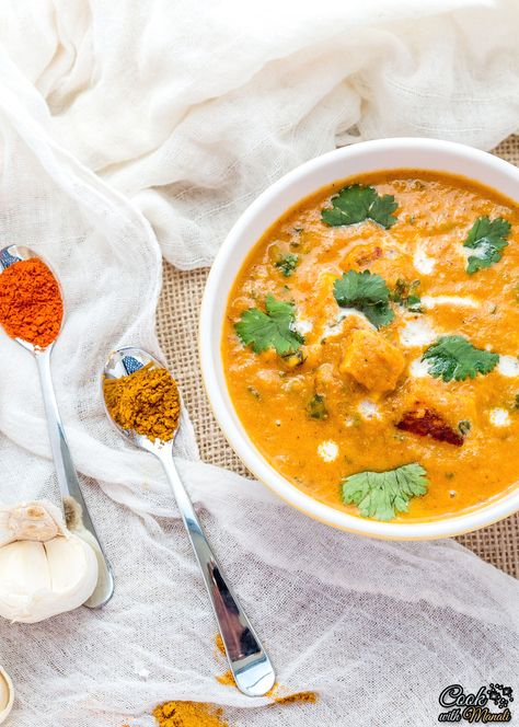 Paneer Tikka Masala - Spiced paneer (Indian cottage cheese) tikka in onion and tomato based curry. #vegetarian #curry Paneer Tikka Masala Recipe, Paneer Tikka Masala, Mini Hamburgers, Tikka Masala Recipe, Masala Spice, Curry Recipes Indian, Indian Vegetarian Recipes, Indian Curries, Paneer Tikka