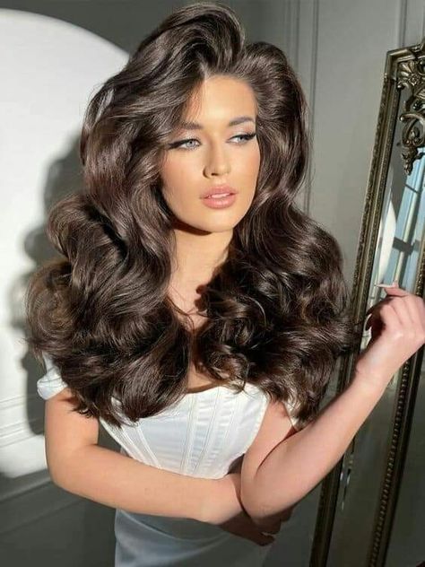 Hollywood Curls Brunette, Wedding Hairstyles For Long Hair Volume, Volume Hollywood Waves, Big Voluminous Curls Wedding, Volume Hairstyles For Long Hair, Long Volume Hair, Big Curled Hair, Wavy Voluminous Hair, Big Volume Curls