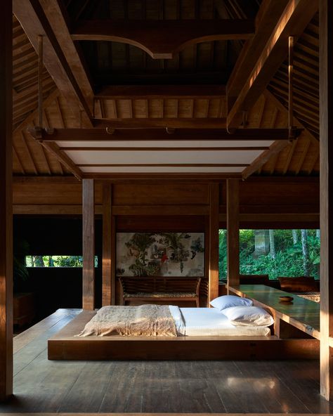 joglo vernacular house reassembles as indigo dyeing studio in bali Indigo Painting, Vernacular House, Alaska Cabin, Architecture 101, Indigo Dyeing, Villa Bali, Tropical Architecture, Weekend House, Cottage Interior