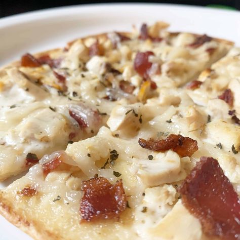 Chicken Bacon Ranch Tortilla, Chicken Alfedo, Chicken Tortilla Pizza, Bacon Ranch Pizza, Easy Quick Dinner, Milk Allergy Mom, Chicken Bacon Alfredo, Ranch Pizza, Ranch Recipes