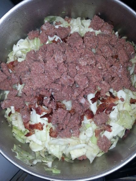 –Paula Deen’s Easy Corned Beef and Cabbage | Fame Fare Canned Corn Beef And Cabbage Recipe, Canned Corned Beef And Cabbage Recipe, Easy Corned Beef And Cabbage, Canned Corned Beef Recipe, Easy Corned Beef, Canned Recipes, Crockpot Cabbage Recipes, Corned Beef Hash Recipe, Boiled Cabbage