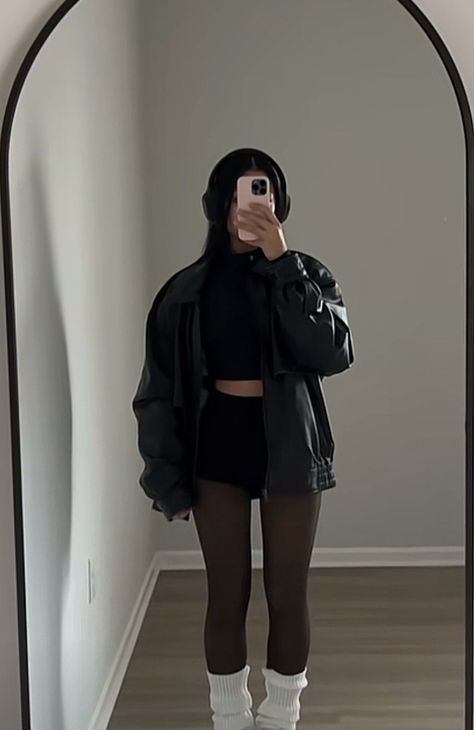 Biker Shorts Winter Outfit, Black Tights Outfit Spring, High Visual Weight Outfit, Black Fitted Shirt Outfit, Clean Grunge Aesthetic, Stylish Black Outfits, Outfit Inspo Green, Black Outfits For Women, Black Outfit Ideas