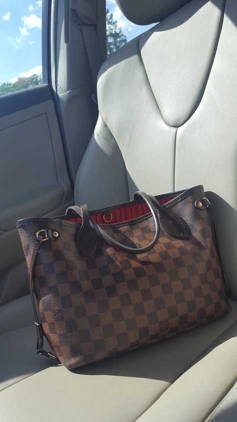 My Louis Vuitton Neverfull PM in Damier Ebene is a great bag for summer. Small but plenty of room. Handbag Louis Vuitton, Lv Neverfull Damier Azur, Louis Vuitton Small Purse, Lv Bag Neverfull, Lv Neverfull Pm Outfit, Neverfull Bag Outfit, Lv Neverfull Bag, Neverfull Pm Outfit, Neverfull Aesthetic