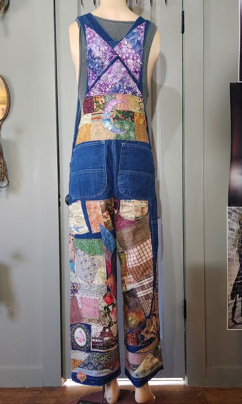 I added more patches on top of patches and secured them down with the zigzag stitch that will lessen fraying and still have the distressed look.  Patched and distressed bib overall jeans. Vintage and new fabrics, with quilt blocks were used for the patchwork with denim peace sign patch. (I have tons of vintage fabric from my quilting days in the 70s) When washing turn the bibs inside out. The waist measures 33" and wherever you have the adjustable straps at would determine where on the torso the waist will be. The length is 28" but I could add more denim material to make them longer. Message me and we can talk about it! If you would like further work done on the jeans now or in the future please contact me. The jeans are used and have been washed before I worked on them and after.  Liberty Bell Bottom Jeans 70s, Jeans With Patches, 70s Clothes, Overall Jeans, Womens Overalls, Patched Denim, Fabric Stars, Bottom Jeans, Denim Patches