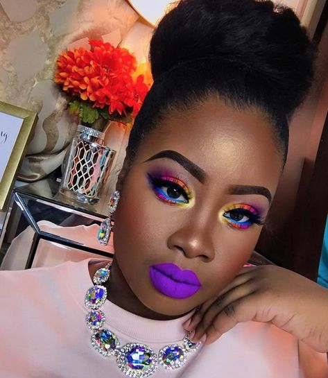 Maquillage Yeux Cut Crease, Carnival Makeup, Bright Makeup, Carmen Miranda, Full Makeup, Purple Lipstick, Black Women Makeup, Make Up Looks, Dark Skin Makeup