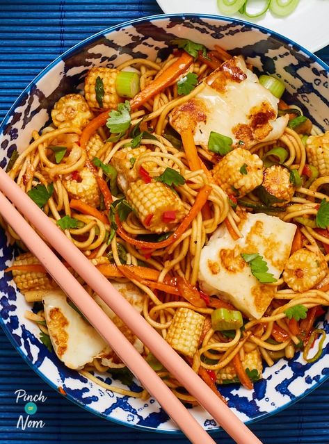 Bang Bang Noodles - Pinch Of Nom Midweek Recipes, Healthy Vegetarian Lunch, Sw Recipes, Pinch Of Nom, Mom Recipes, Meat Free Monday, Noodle Recipe, Low Calorie Cooking, Sweet Chilli Sauce