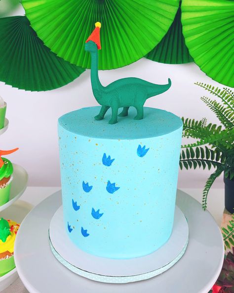 Simple dinosaur themed birthday cake ideas for a dino party. Check out our Dinomite Collection for more roar-some party goods for your next celebration! Simple Dinosaur Cake, Cute Dino Cake, Dinosaur Themed Birthday Cake, Dinosaur Cake Ideas, Dinasour Birthday, Dino Cake, Dinosaur Birthday Cakes, Yoghurt Cake, Dinosaur Themed Birthday Party