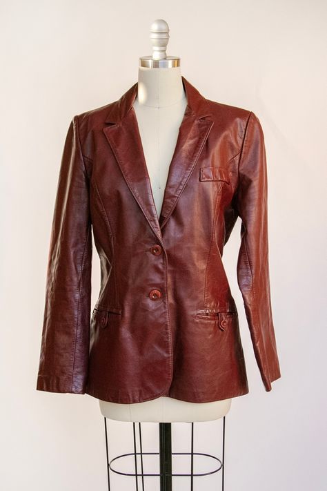 Ladies Leather Jacket, Leather Clothes, Vintage Levis Jeans, Blazer Style, Fuzzy Sweater, Leather Outfit, Blazer Fashion, Notched Collar, Leather Jackets Women