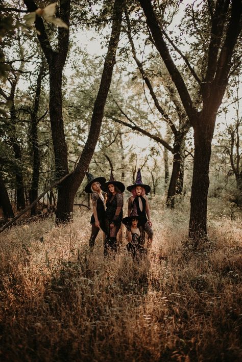 Witchy Beach Photoshoot, Witch Photos, Witch Pictures, Halloween Photography, Sisters Photoshoot, Halloween Photoshoot, Best Friend Photoshoot, Fantasy Photography, Fall Photoshoot