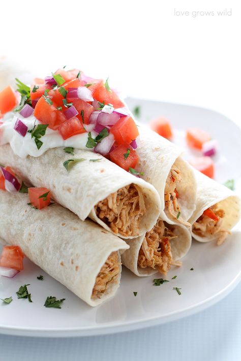 Slow Cooker Chicken Fajitas, Crock Pot Slow Cooker, Crock Pot Cooking, Chicken Fajitas, Poultry Recipes, Slow Cooker Chicken, Yum Yum Chicken, Easy Chicken Recipes, Fajitas