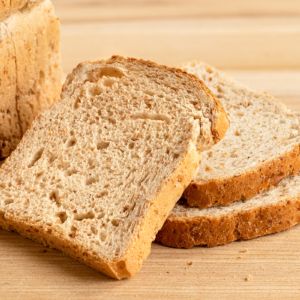 Simple Yeast Bread with Freshly Milled Grains Simple Yeast Bread, Yeast Bread Loaf, Wheat Berry Recipes, Wheat Recipes, Bread Soft, How To Store Bread, Sandwich Bread Recipes, Wheat Berries, Bread Loaf