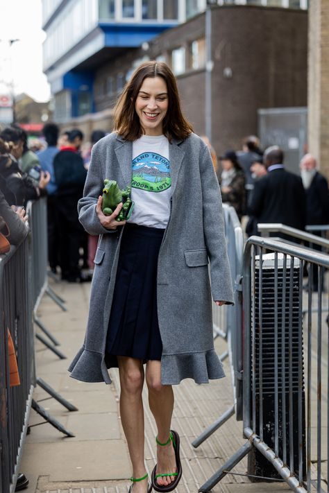 Alexa Chung 2023 Style, Alexa Chung 2024, Alexa Chung 2023, Daily Alexa Chung, Style Influencers, Alexa Chung Style, Influencers Fashion, Hair Clothes, Alexa Chung