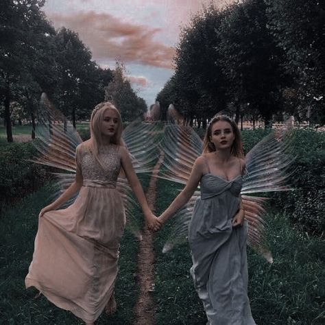 Grunge Fairycore Aesthetic, Dark Fairy Core, Fairy Core Aesthetic, Dark Fairycore, The Cruel Prince, Photo Polaroid, Fairycore Aesthetic, Fairy Aesthetic, Dark Fairy