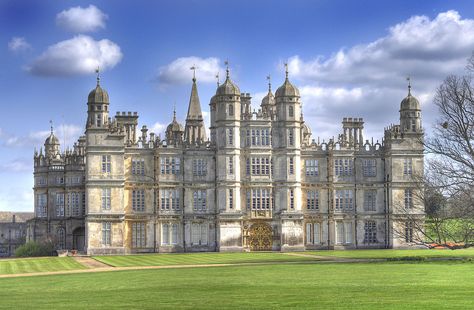 The front of Burghley House in Peterborough British Manor, Stamford Lincolnshire, British Houses, Lincolnshire England, British Homes, English Manor Houses, Old Castle, English Manor, Manor Houses