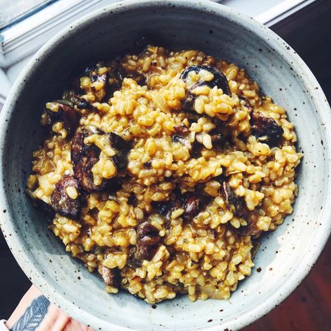 Brown Rice Mushroom Risotto Brown Rice Risotto, Risotto Vegan, Rice Risotto, Vegan Kids Recipes, Vegan Mushroom, Vegan Recipes Videos, Pasta Night, Mushroom Risotto, Healthy Recipe Videos