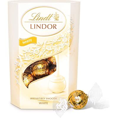 White Chocolate Balls, Lindor Chocolate, Coconut Truffles, Truffle Boxes, White Chocolate Truffles, Chocolate Balls, White Chocolate Bar, Cereal Milk, Lindt Lindor